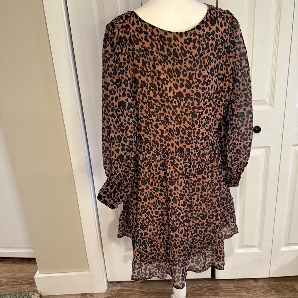 Lulus, Leopard Print V-Neck relaxed fit Dress, Size L - Picture 8 of 14
